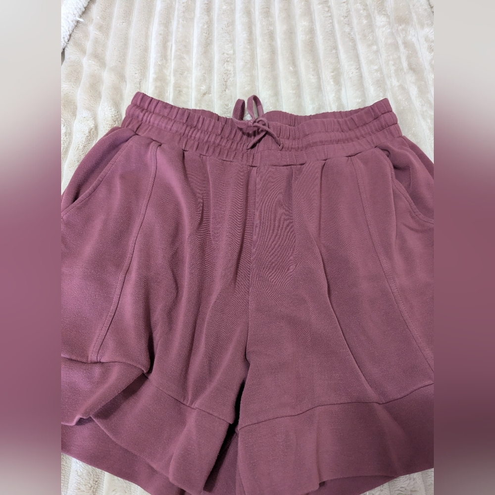 Varley High-Waist Shorts in Mauve